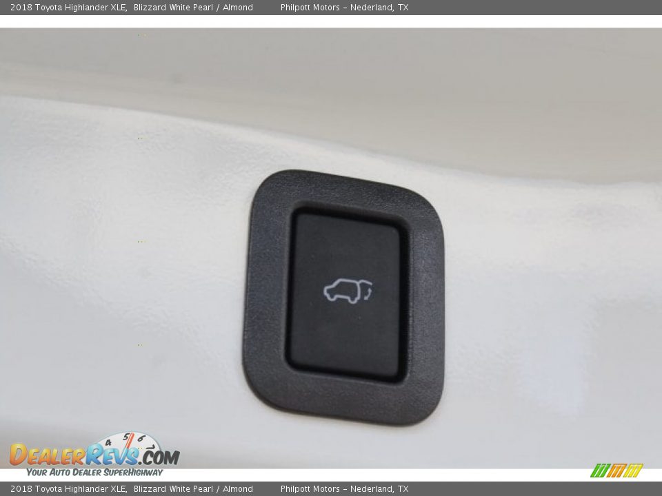 2018 Toyota Highlander XLE Blizzard White Pearl / Almond Photo #29
