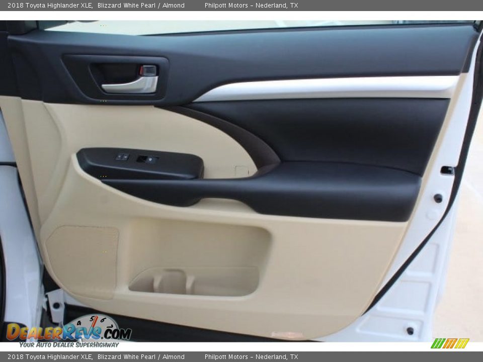 2018 Toyota Highlander XLE Blizzard White Pearl / Almond Photo #32
