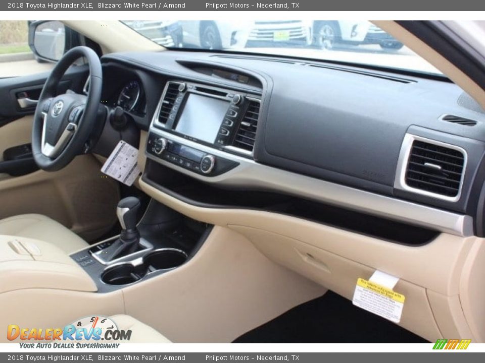 2018 Toyota Highlander XLE Blizzard White Pearl / Almond Photo #33