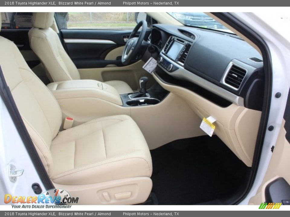 2018 Toyota Highlander XLE Blizzard White Pearl / Almond Photo #34