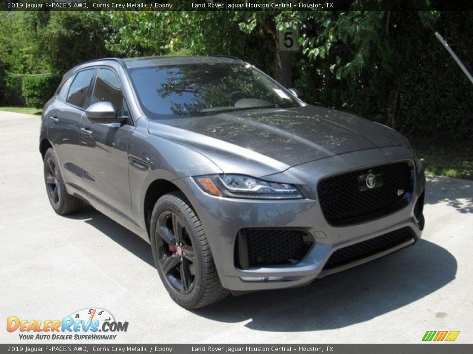 Front 3/4 View of 2019 Jaguar F-PACE S AWD Photo #2