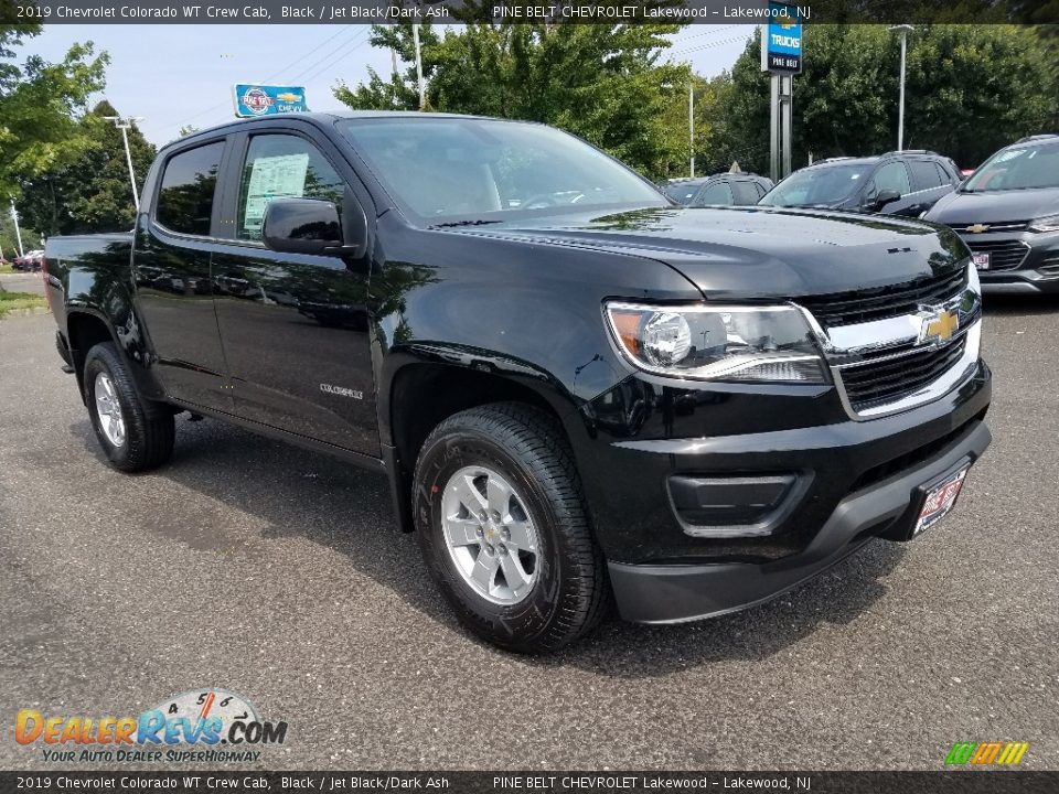 Front 3/4 View of 2019 Chevrolet Colorado WT Crew Cab Photo #1