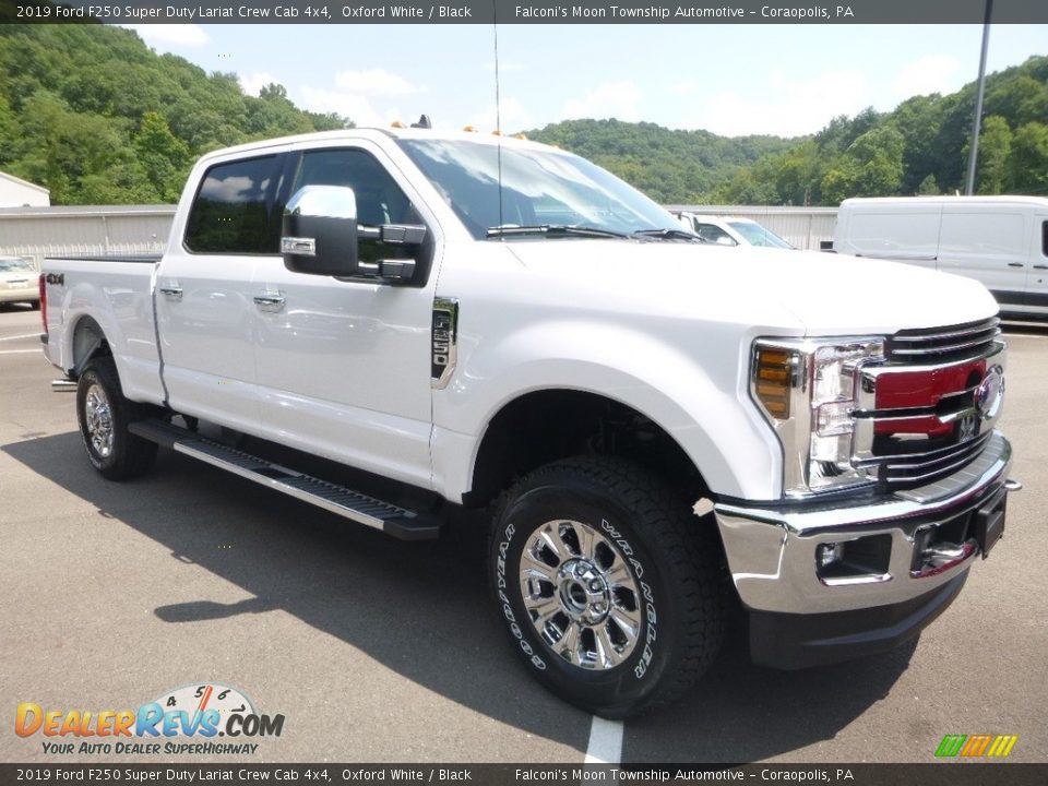 Front 3/4 View of 2019 Ford F250 Super Duty Lariat Crew Cab 4x4 Photo #3