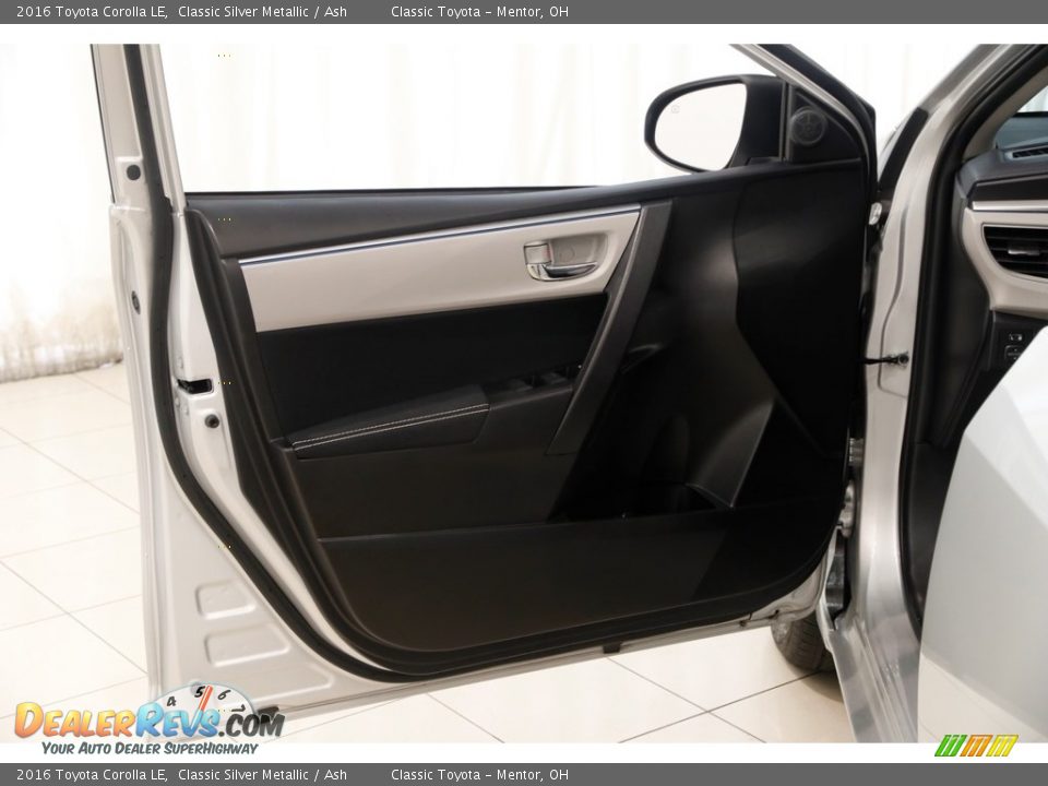 2016 Toyota Corolla LE Classic Silver Metallic / Ash Photo #4