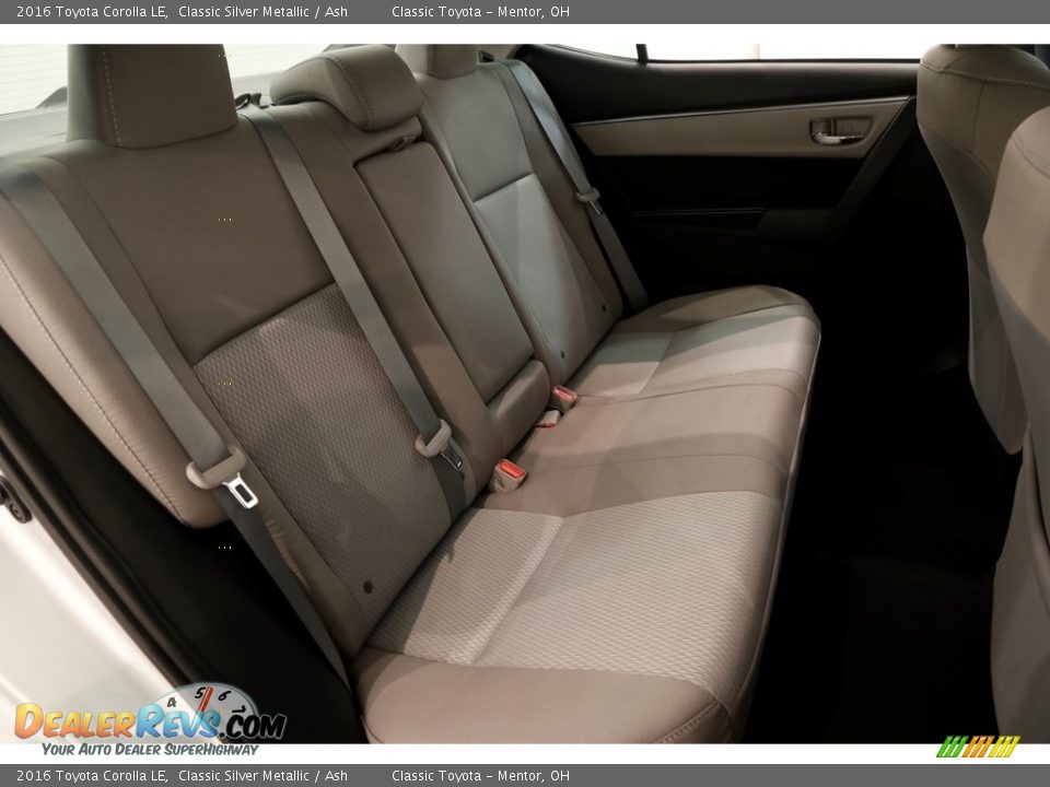 2016 Toyota Corolla LE Classic Silver Metallic / Ash Photo #15