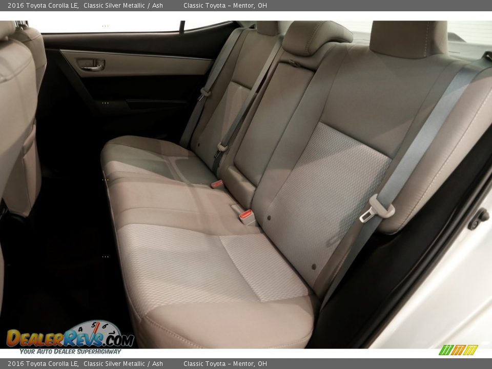 2016 Toyota Corolla LE Classic Silver Metallic / Ash Photo #16