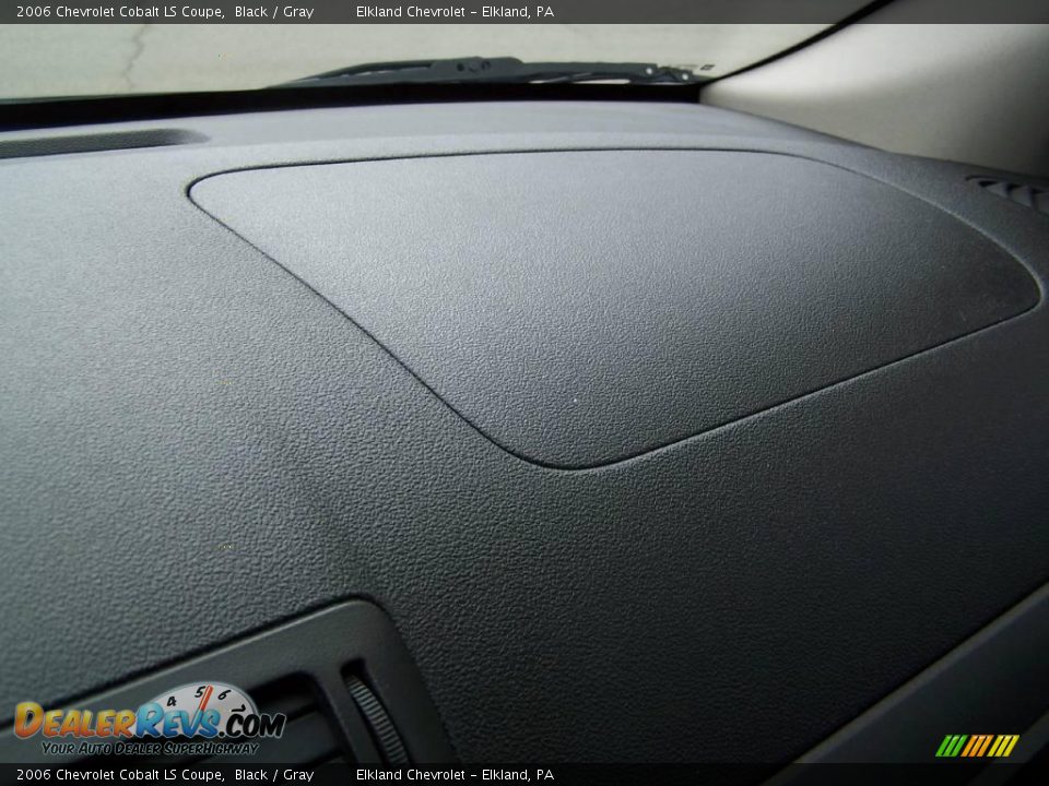 2006 Chevrolet Cobalt LS Coupe Black / Gray Photo #21