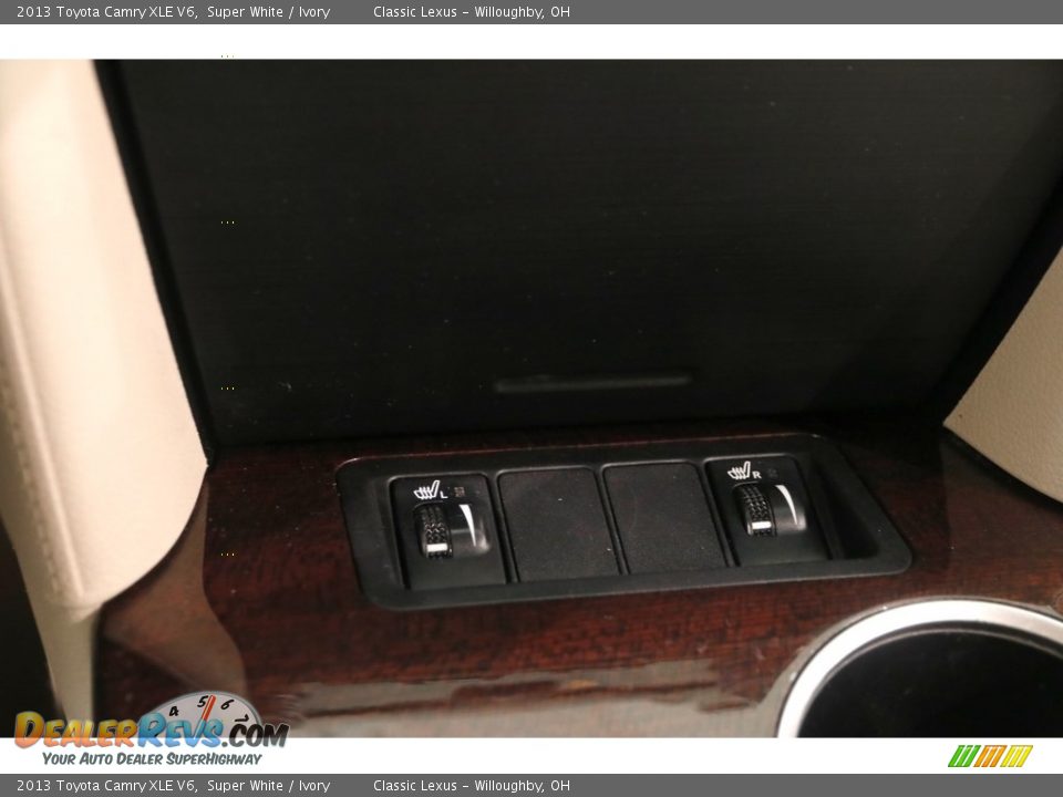 2013 Toyota Camry XLE V6 Super White / Ivory Photo #13