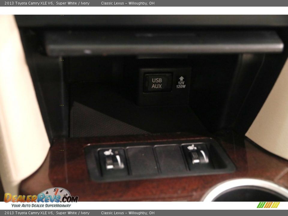 2013 Toyota Camry XLE V6 Super White / Ivory Photo #14