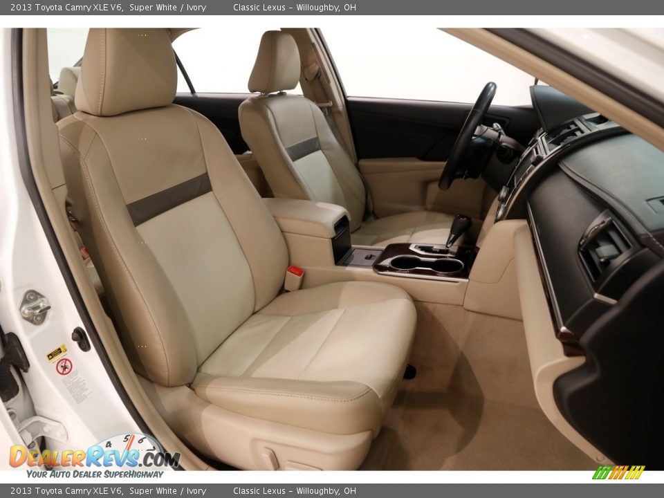 2013 Toyota Camry XLE V6 Super White / Ivory Photo #17