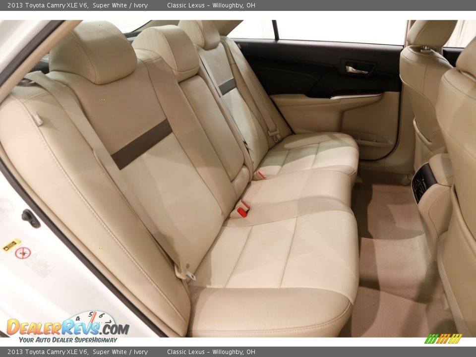 2013 Toyota Camry XLE V6 Super White / Ivory Photo #18