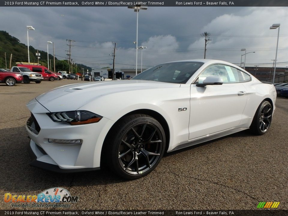 Front 3/4 View of 2019 Ford Mustang GT Premium Fastback Photo #6