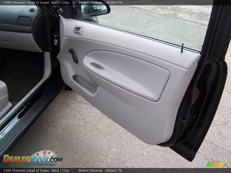 2006 Chevrolet Cobalt LS Coupe Black / Gray Photo #31