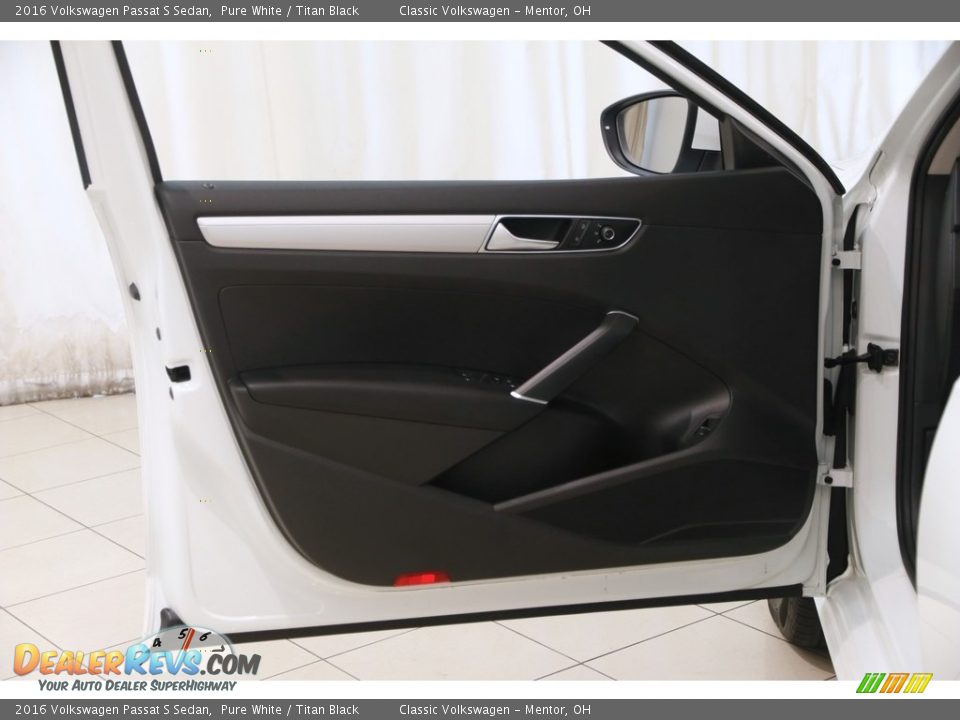 2016 Volkswagen Passat S Sedan Pure White / Titan Black Photo #4