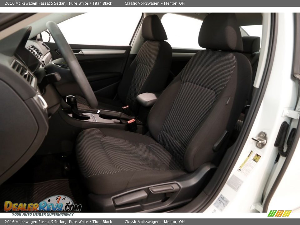 2016 Volkswagen Passat S Sedan Pure White / Titan Black Photo #5