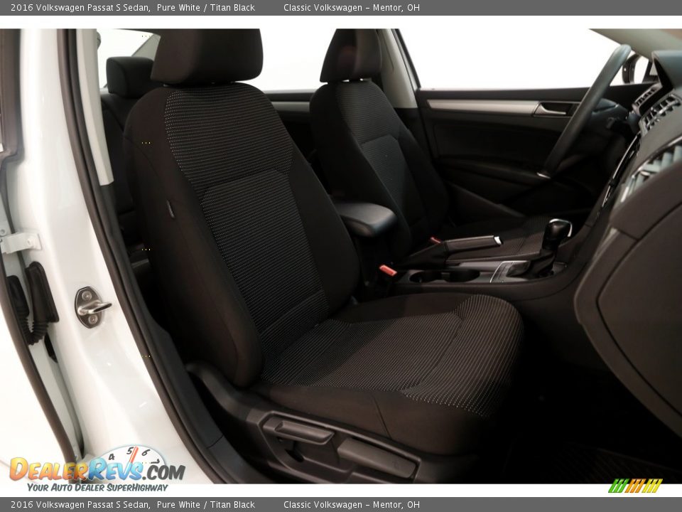 2016 Volkswagen Passat S Sedan Pure White / Titan Black Photo #13