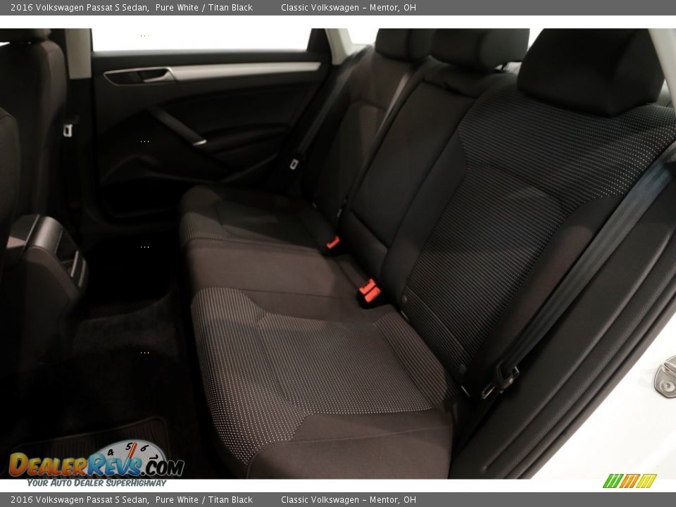 2016 Volkswagen Passat S Sedan Pure White / Titan Black Photo #15