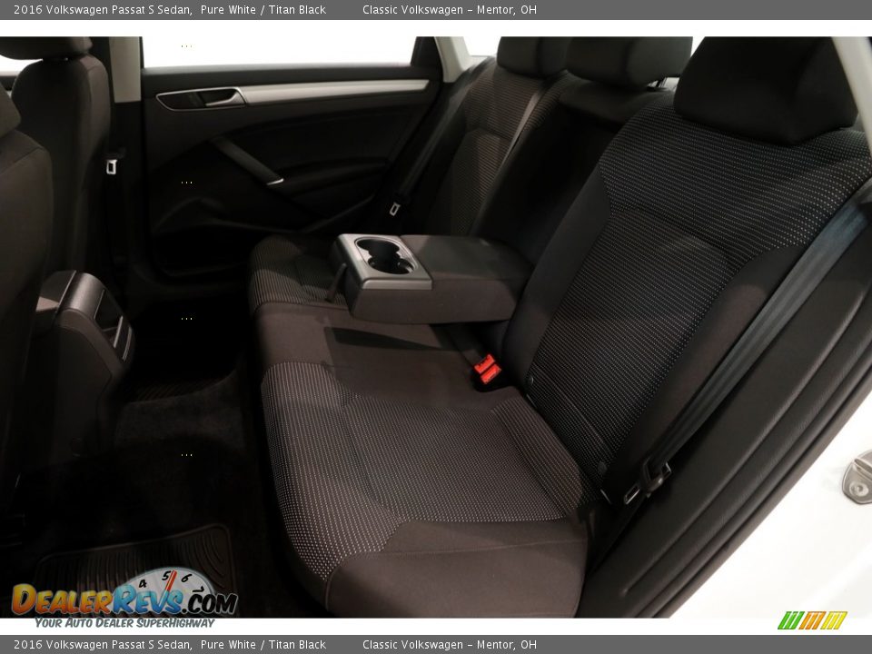 2016 Volkswagen Passat S Sedan Pure White / Titan Black Photo #16