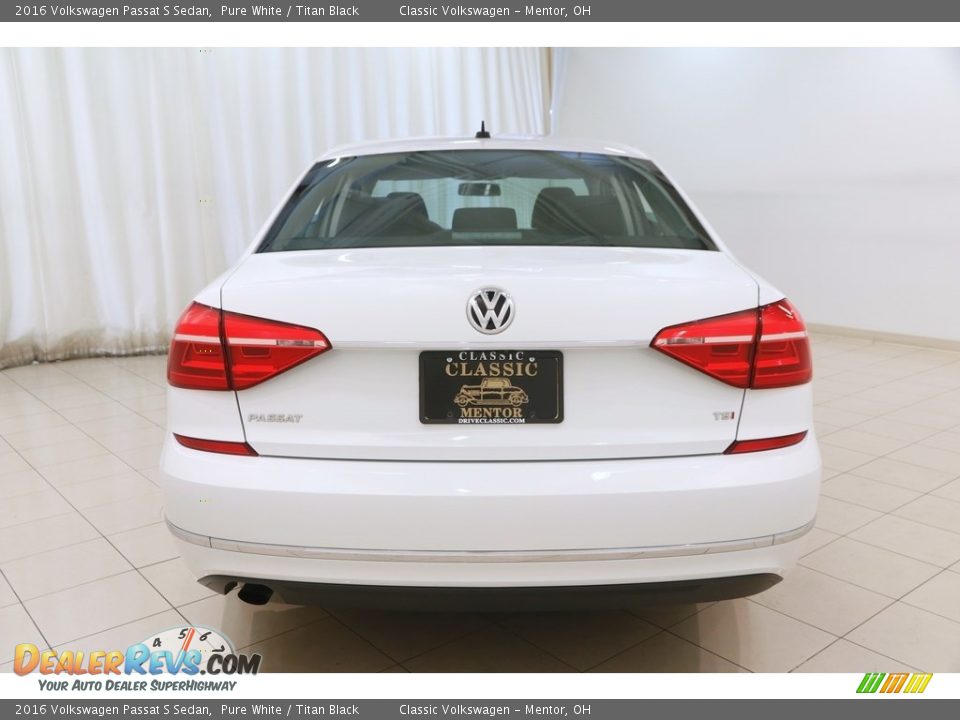 2016 Volkswagen Passat S Sedan Pure White / Titan Black Photo #17