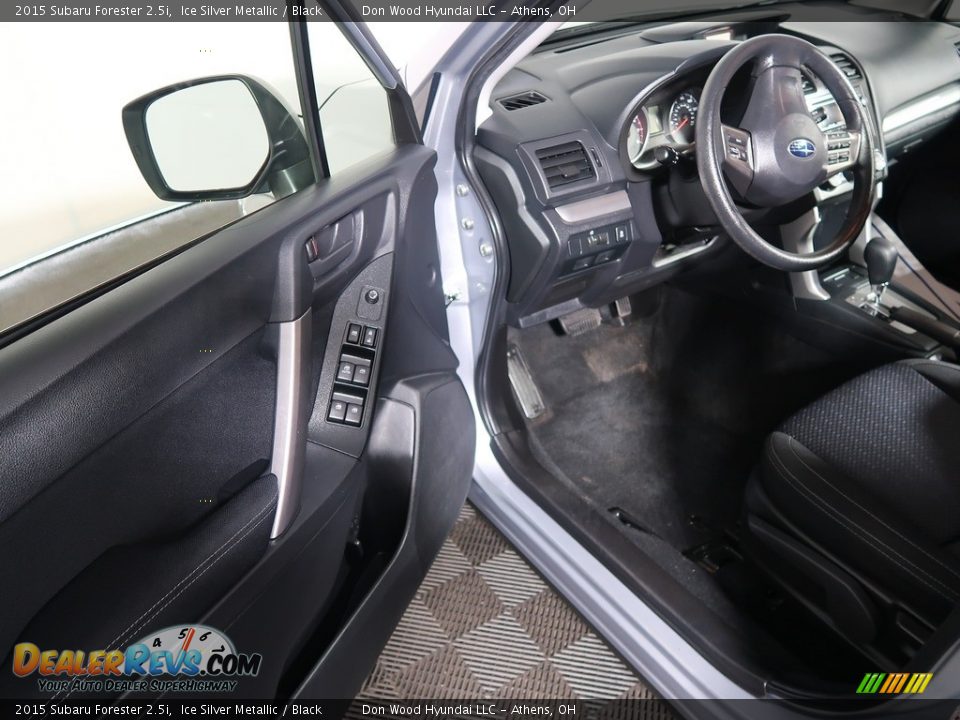 2015 Subaru Forester 2.5i Ice Silver Metallic / Black Photo #32