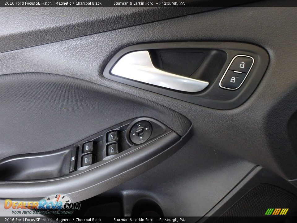 2016 Ford Focus SE Hatch Magnetic / Charcoal Black Photo #9