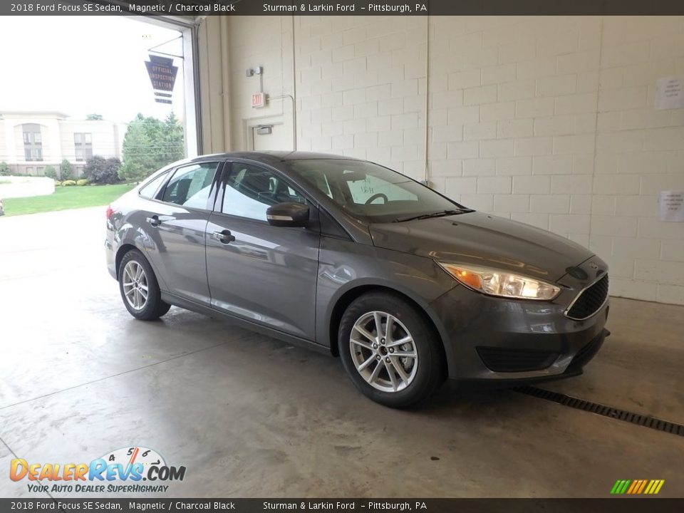 2018 Ford Focus SE Sedan Magnetic / Charcoal Black Photo #1