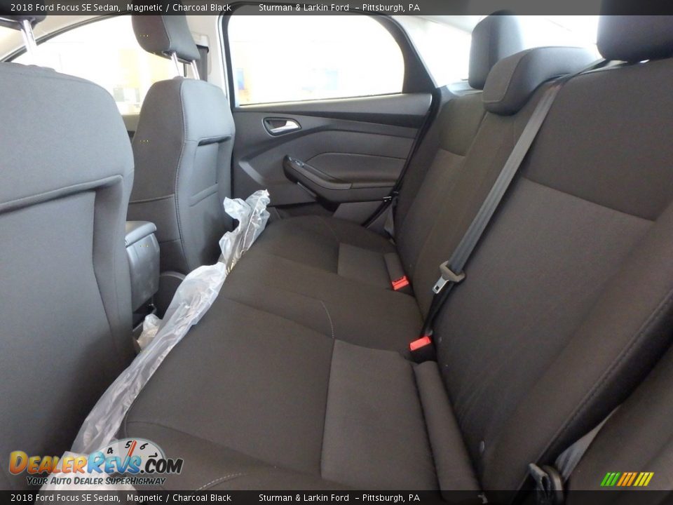 2018 Ford Focus SE Sedan Magnetic / Charcoal Black Photo #7