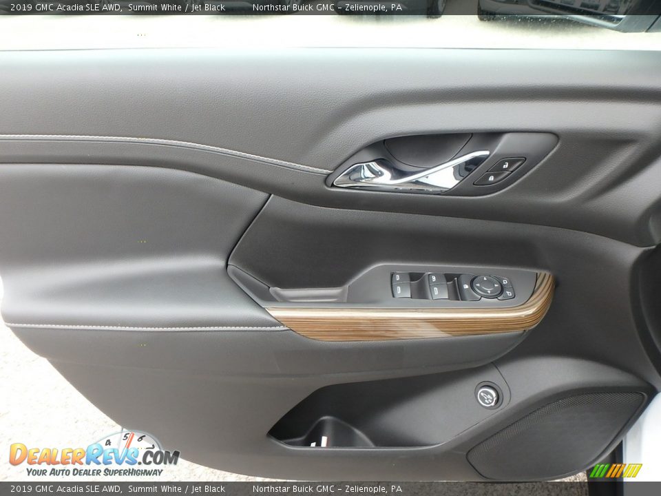 Door Panel of 2019 GMC Acadia SLE AWD Photo #15