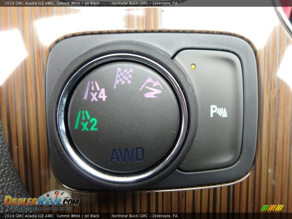 Controls of 2019 GMC Acadia SLE AWD Photo #18