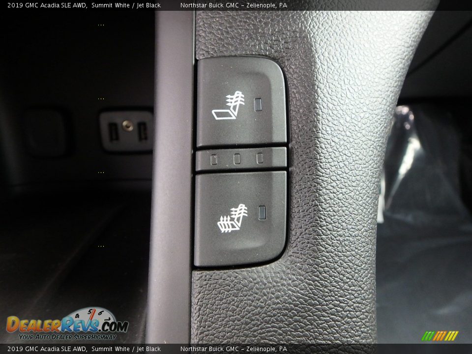 Controls of 2019 GMC Acadia SLE AWD Photo #19