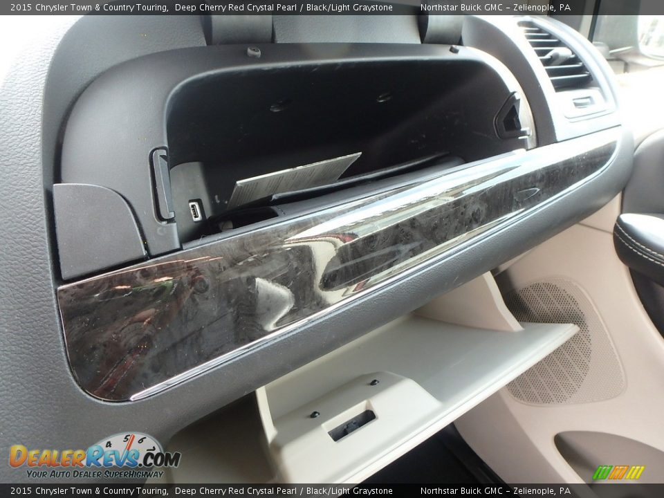 2015 Chrysler Town & Country Touring Deep Cherry Red Crystal Pearl / Black/Light Graystone Photo #30