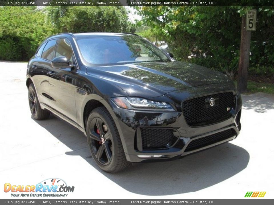 Front 3/4 View of 2019 Jaguar F-PACE S AWD Photo #2