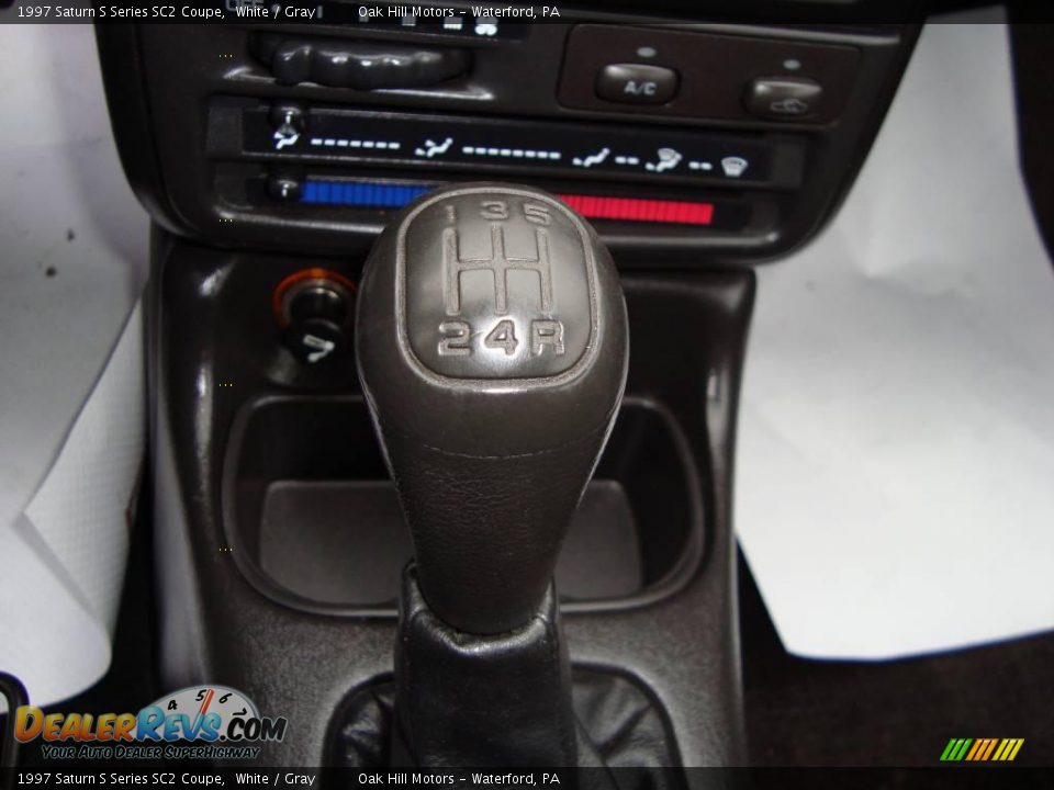 1997 Saturn S Series SC2 Coupe White / Gray Photo #16