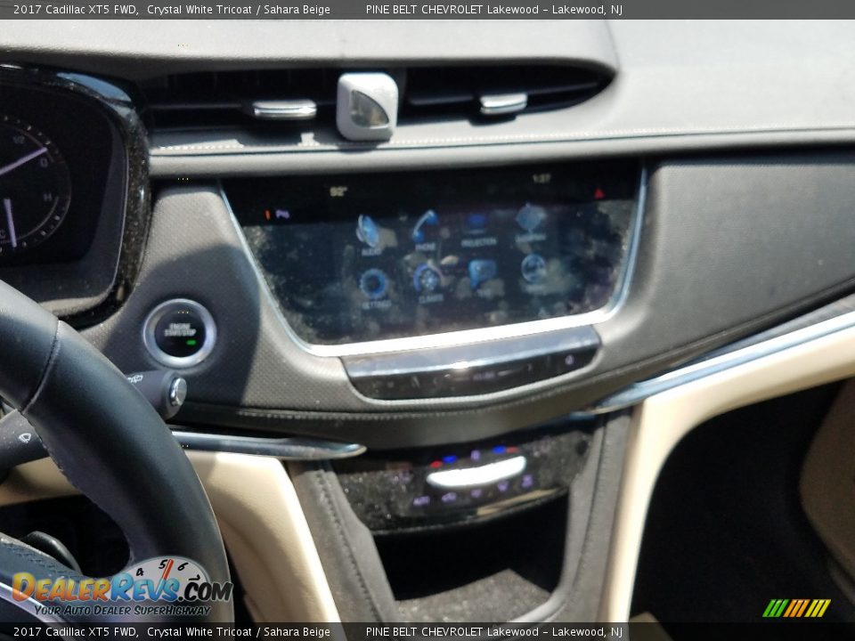 2017 Cadillac XT5 FWD Crystal White Tricoat / Sahara Beige Photo #4