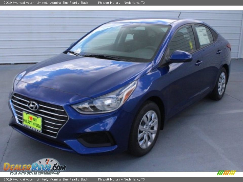 Front 3/4 View of 2019 Hyundai Accent Limited Photo #3