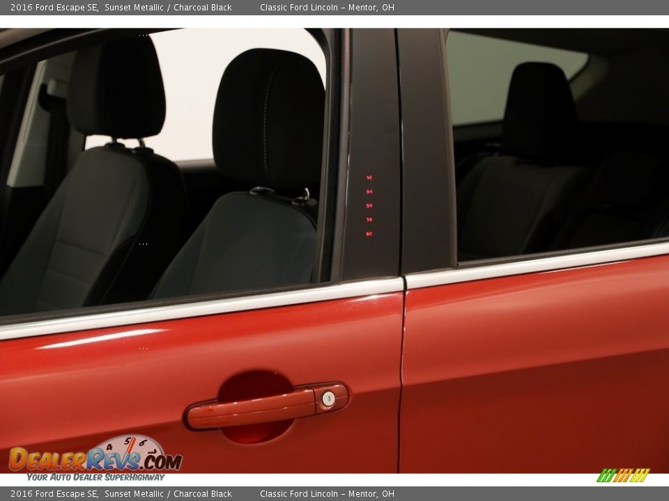 2016 Ford Escape SE Sunset Metallic / Charcoal Black Photo #4