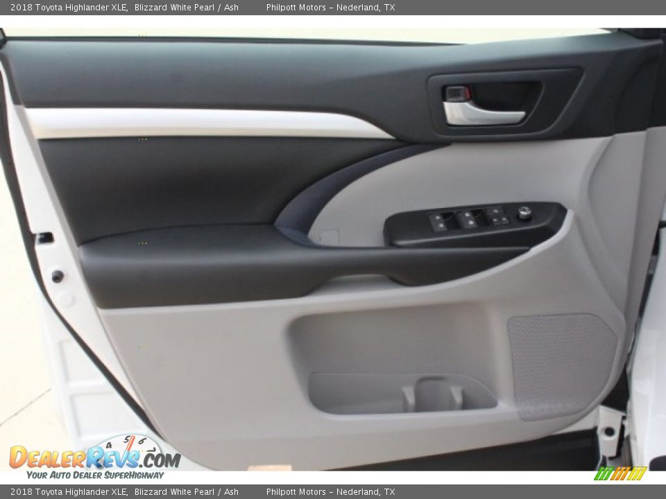 2018 Toyota Highlander XLE Blizzard White Pearl / Ash Photo #12