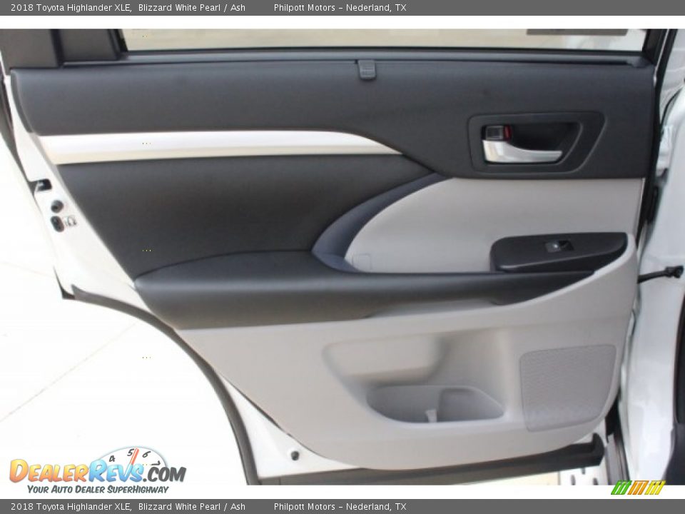 2018 Toyota Highlander XLE Blizzard White Pearl / Ash Photo #24