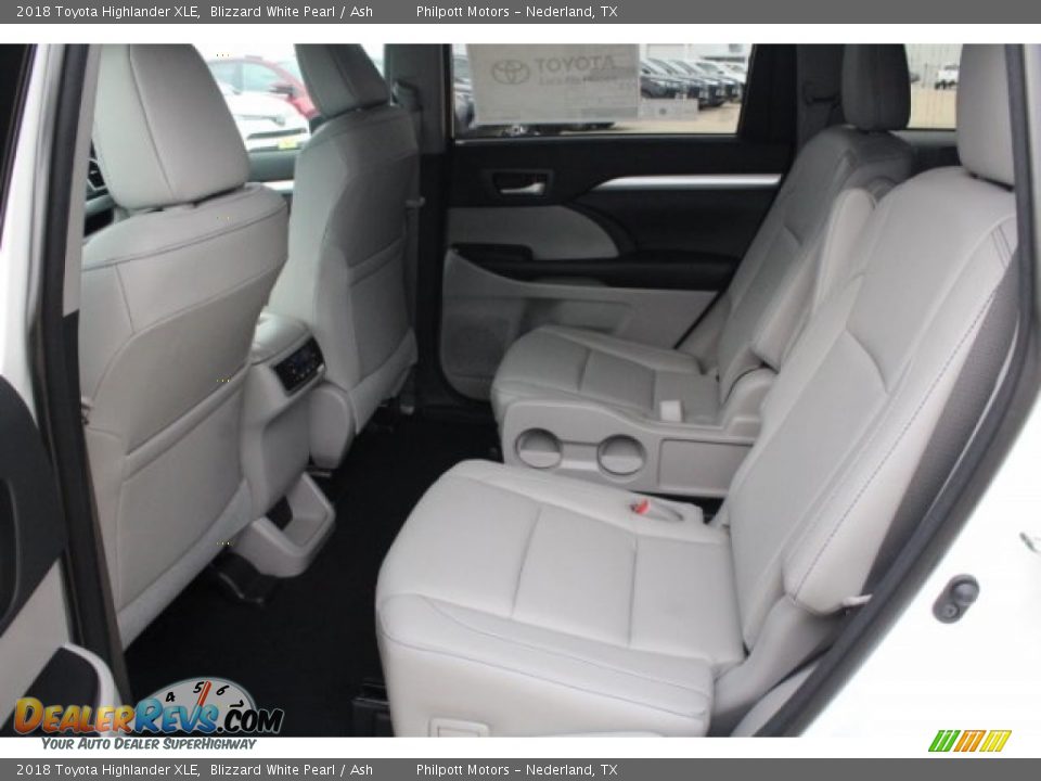 2018 Toyota Highlander XLE Blizzard White Pearl / Ash Photo #25