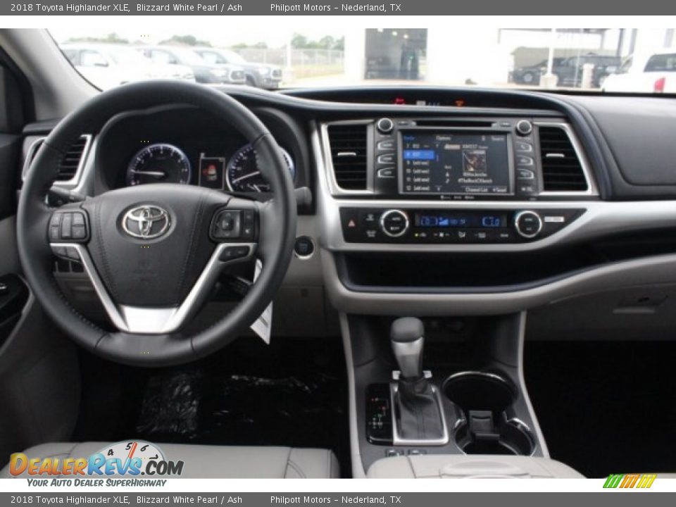 2018 Toyota Highlander XLE Blizzard White Pearl / Ash Photo #26