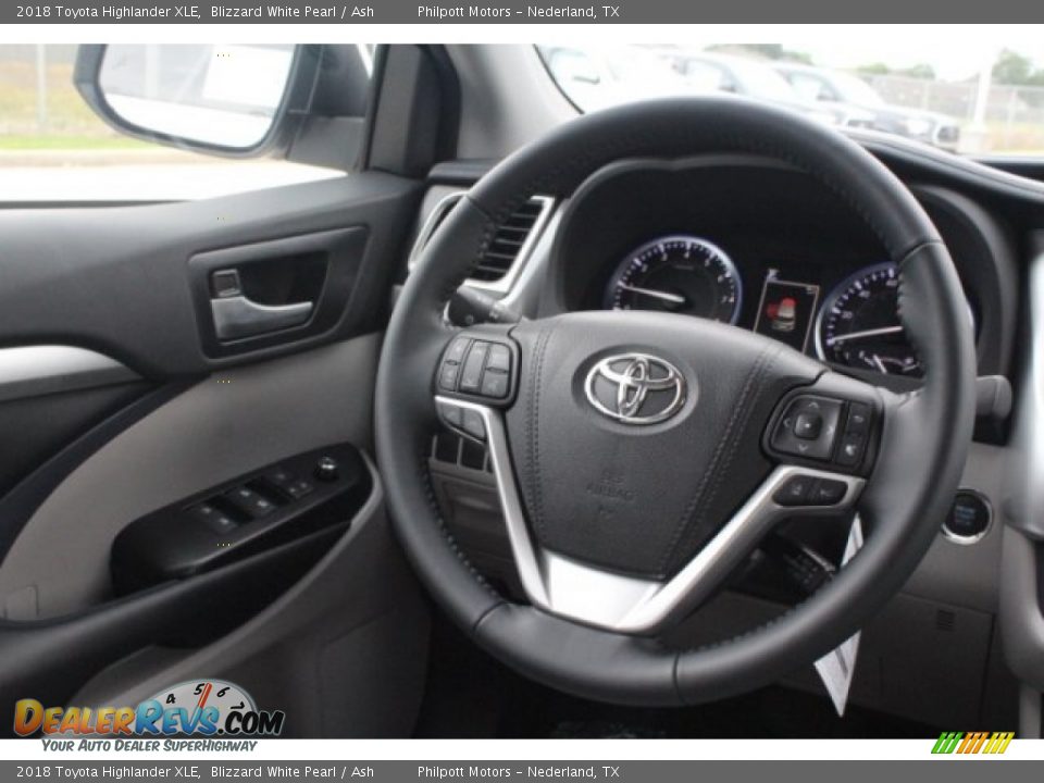 2018 Toyota Highlander XLE Blizzard White Pearl / Ash Photo #27