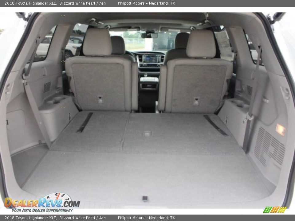 2018 Toyota Highlander XLE Blizzard White Pearl / Ash Photo #28