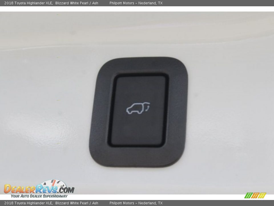 2018 Toyota Highlander XLE Blizzard White Pearl / Ash Photo #29
