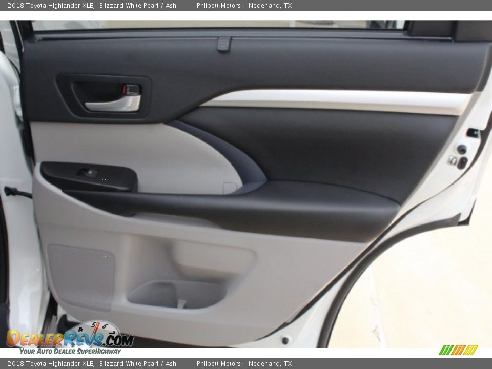 2018 Toyota Highlander XLE Blizzard White Pearl / Ash Photo #30