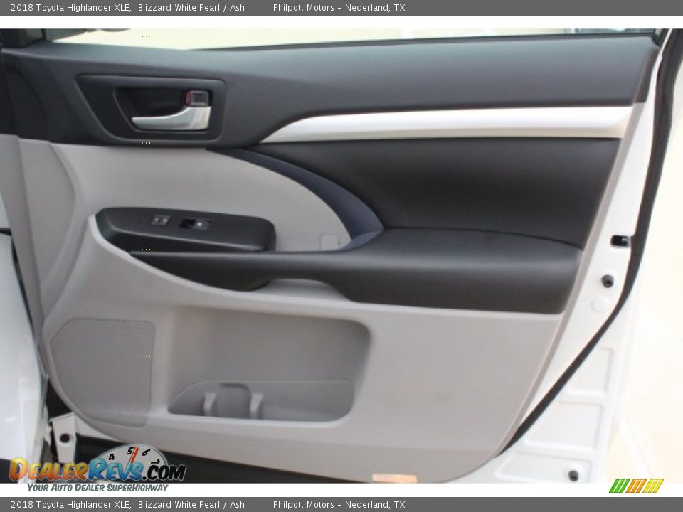 2018 Toyota Highlander XLE Blizzard White Pearl / Ash Photo #32
