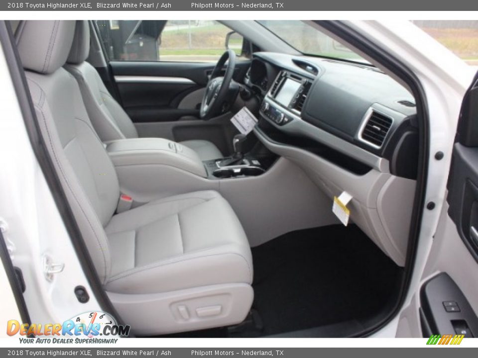 2018 Toyota Highlander XLE Blizzard White Pearl / Ash Photo #34