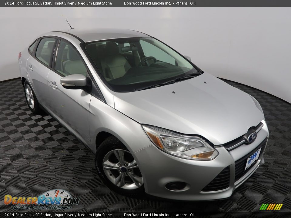 2014 Ford Focus SE Sedan Ingot Silver / Medium Light Stone Photo #2