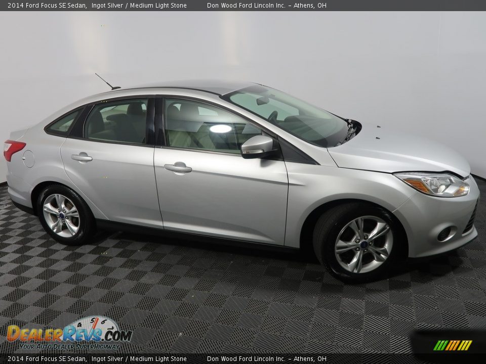 2014 Ford Focus SE Sedan Ingot Silver / Medium Light Stone Photo #3