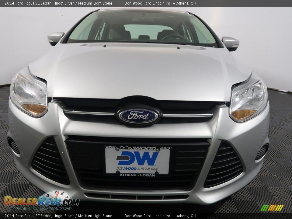 2014 Ford Focus SE Sedan Ingot Silver / Medium Light Stone Photo #5