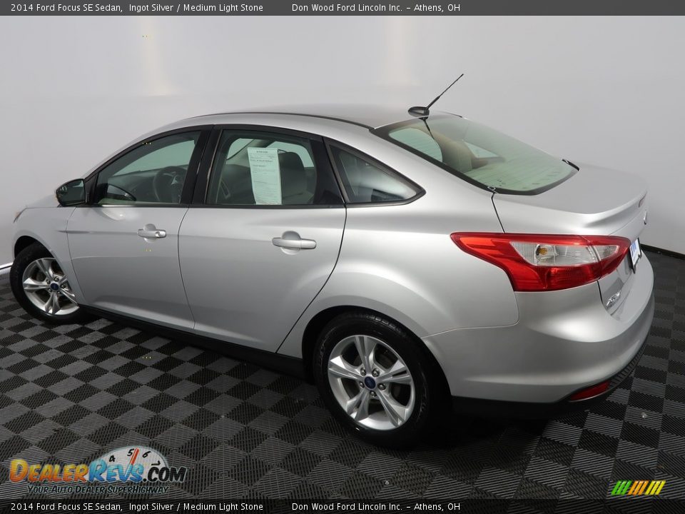 2014 Ford Focus SE Sedan Ingot Silver / Medium Light Stone Photo #8